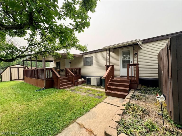 604 Sugar Pines Drive, Warren, OH - Photo 2