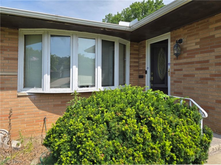 5659 Pinnacle Park Drive, Seven Hills, OH - Photo 2