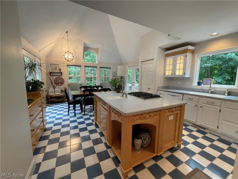 10370 Pinecrest Road, Concord Twp, OH - Photo 2