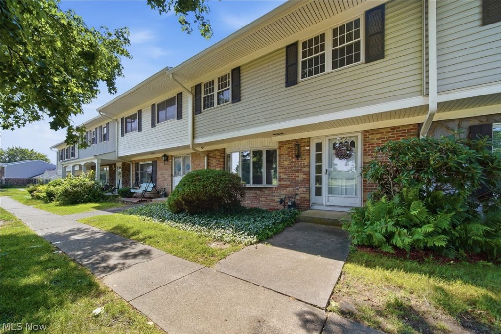 2059 Carlile Drive, Uniontown, OH