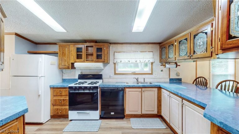 1125 Johnson Road, Sebring, OH - Photo 5
