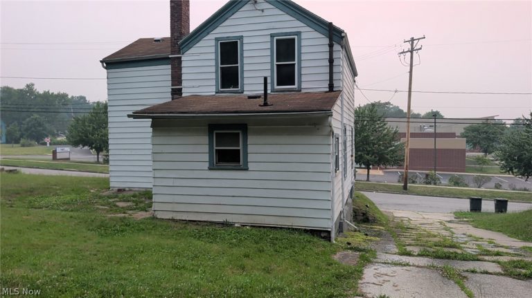 581 Allyn Street, Akron, OH - Photo 2