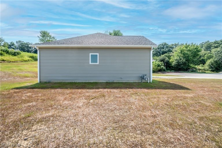 135 Hillside Drive, East Palestine, OH - Photo 6