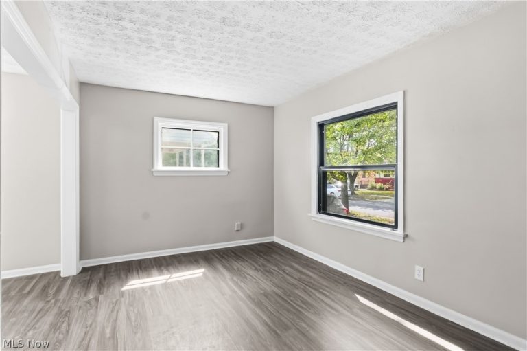 12904 Brookfield Avenue, Cleveland, OH - Photo 5
