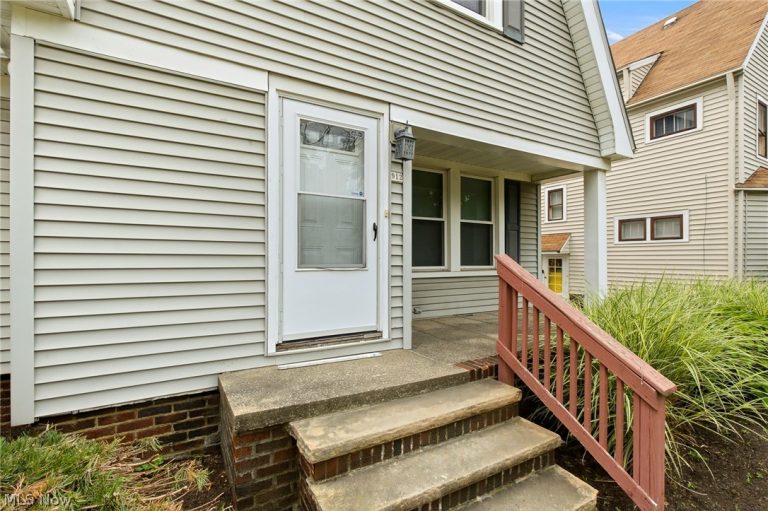 912 Cambridge Road #A, Cleveland Heights, OH - Photo 5