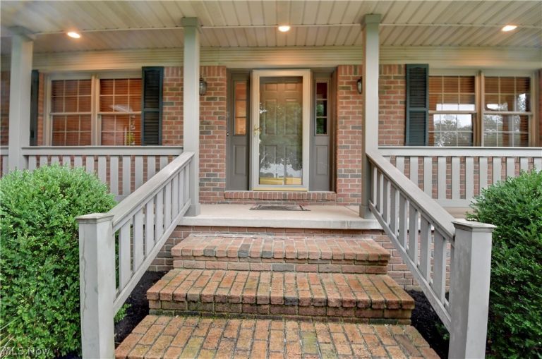 207 Sarah Circle, Navarre, OH - Photo 3
