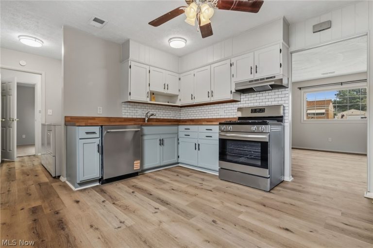 2446 Regentview Street, Canton, OH - Photo 8