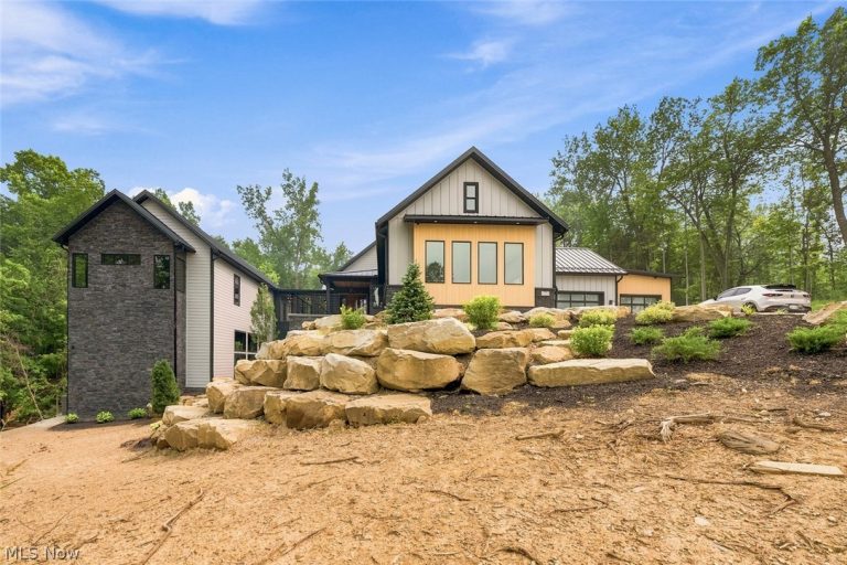 2324 Hard Rock Way, Hinckley, OH - Photo 3