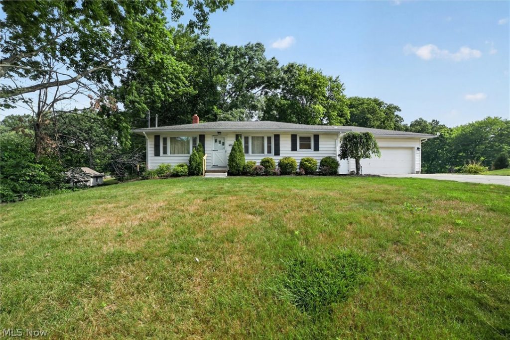 673 Knollwood Drive, Green, OH