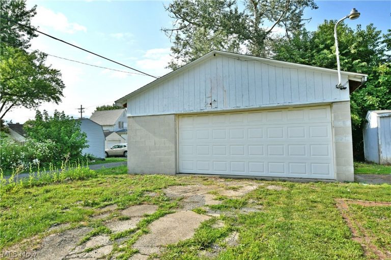 304 Cherry Avenue, Niles, OH - Photo 6