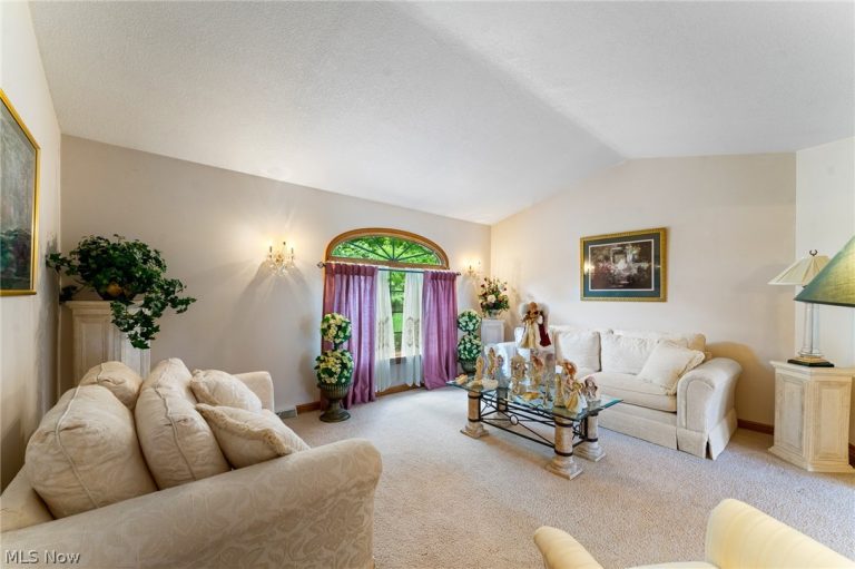 5201 Saratoga Avenue, Austintown, OH - Photo 8