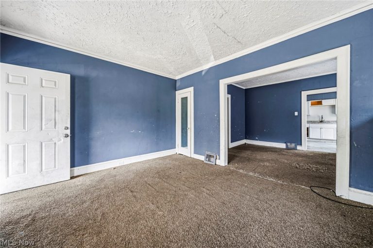 13405 Bartlett Avenue, Cleveland, OH - Photo 6
