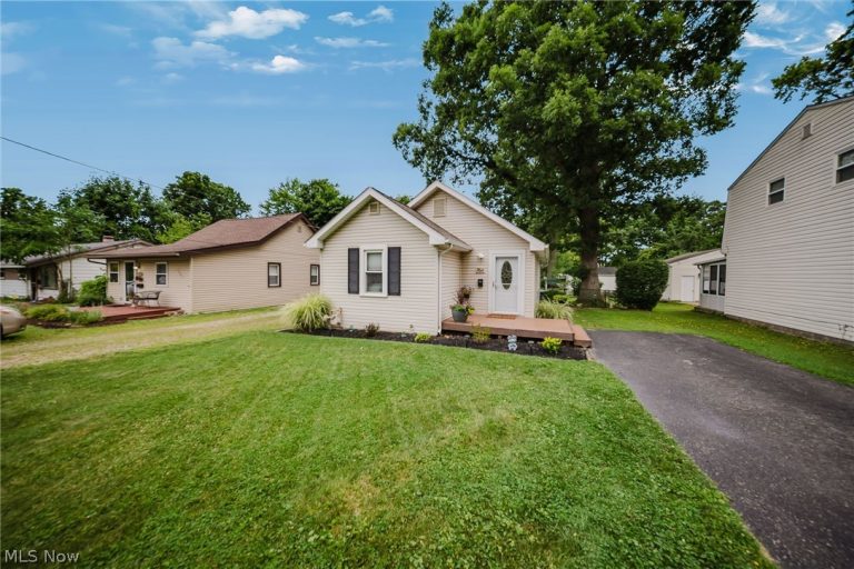 7611 Manor Drive, Mentor on the Lake, OH - Photo 3