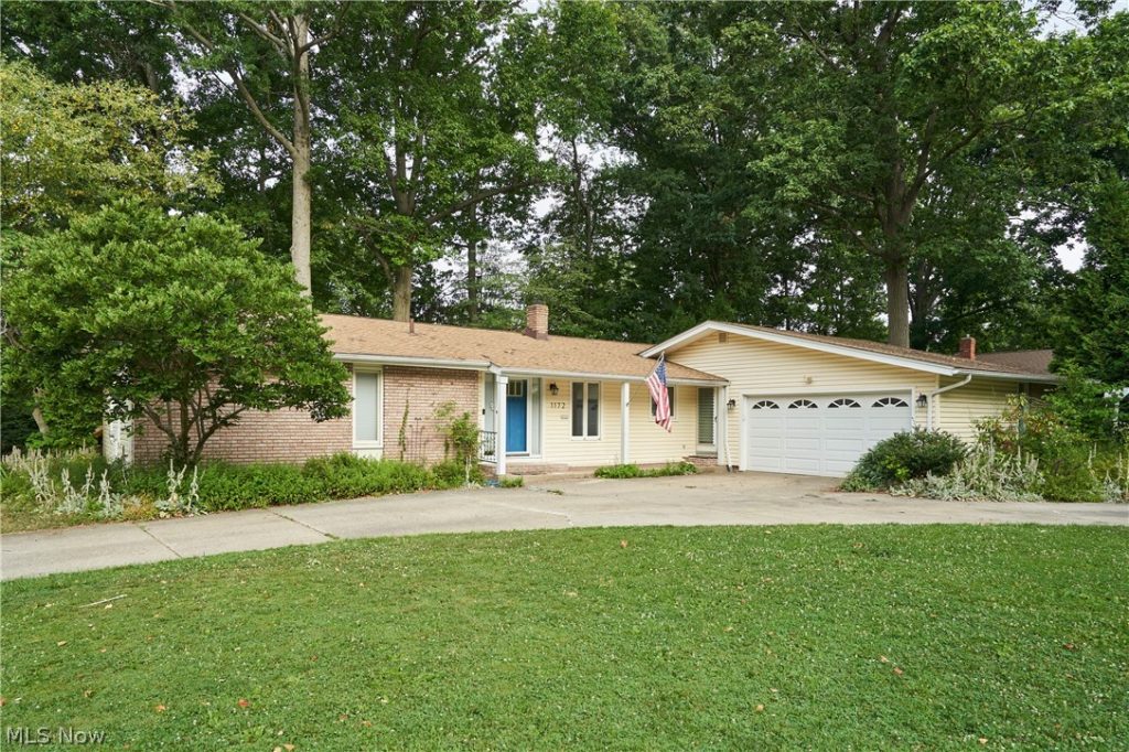 1172 Berwick Lane, South Euclid, OH