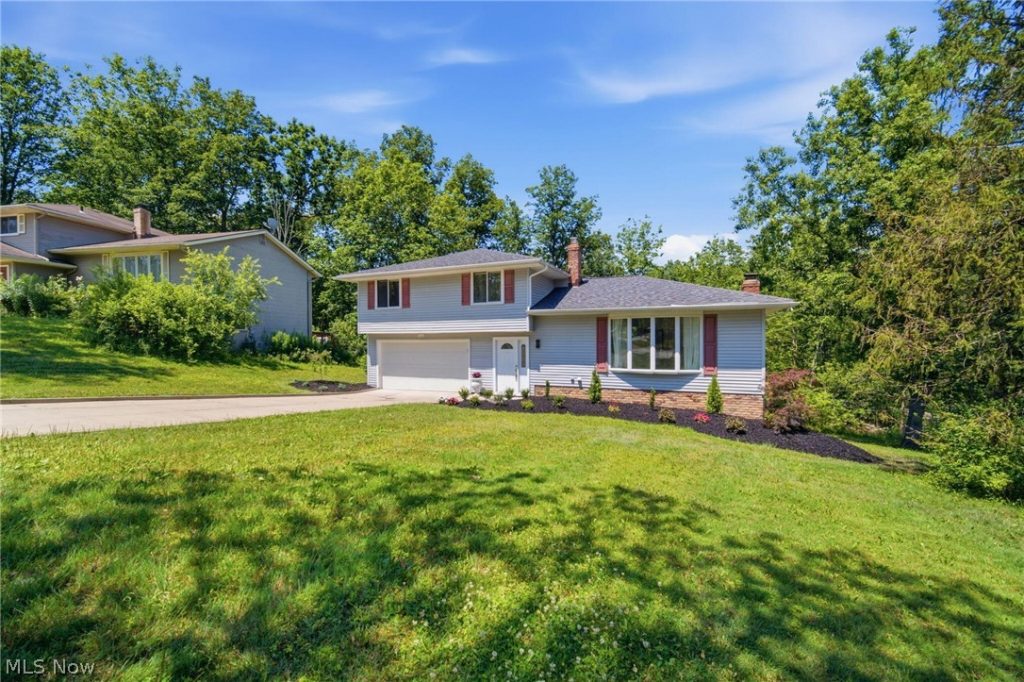 5864 North Oval, Solon, OH