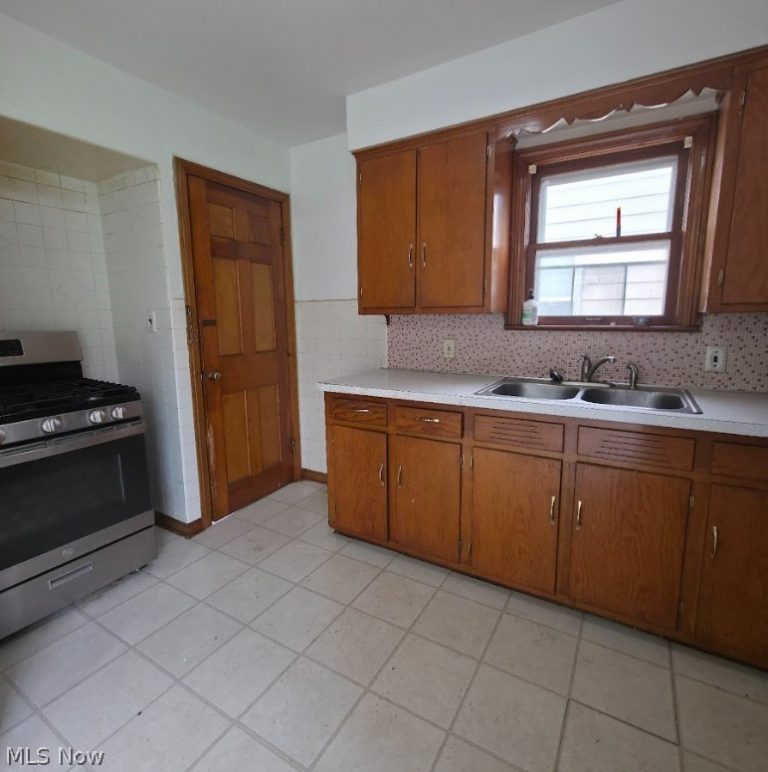 4935 86th Street, Garfield Heights, OH - Photo 5
