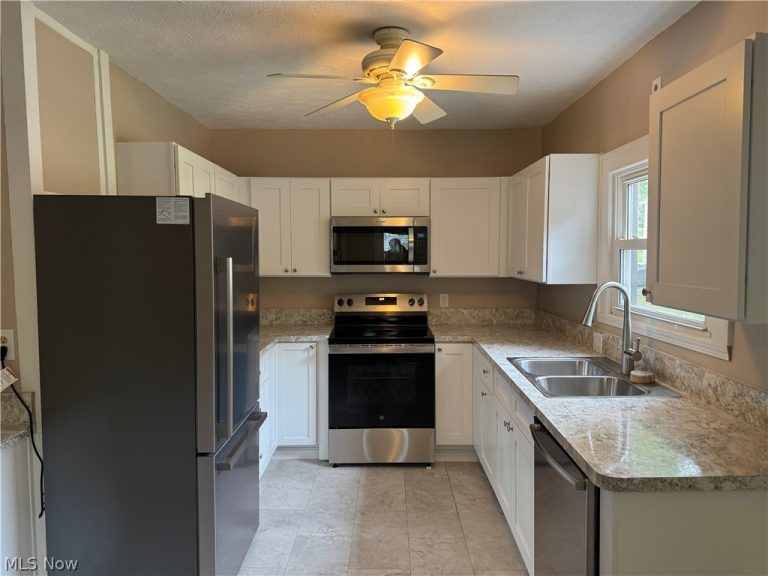6917 Daisy Avenue, Brecksville, OH - Photo 4