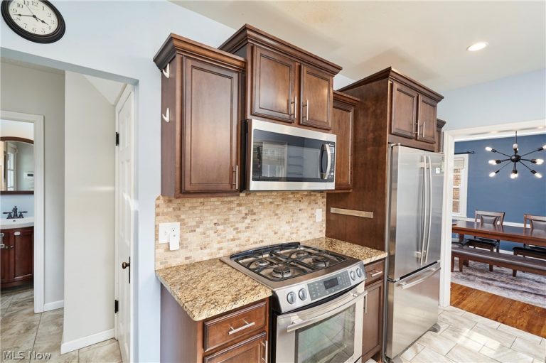3701 Glencairn Road, Shaker Heights, OH - Photo 5