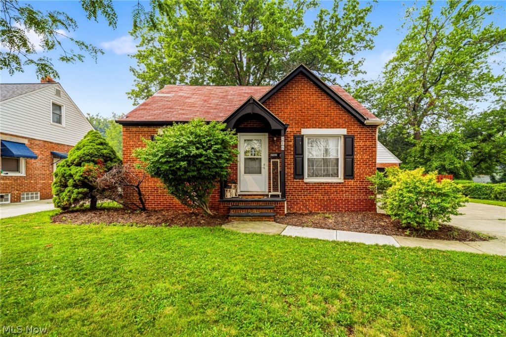 316 327th Street, Willowick, OH