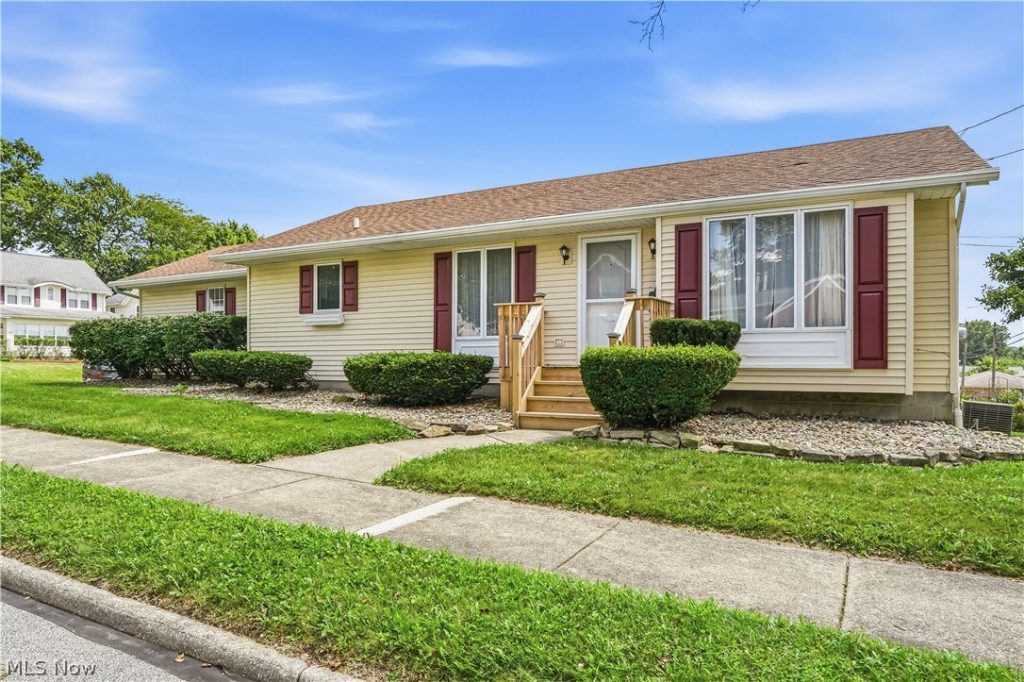 252 Clinton Avenue, Akron, OH