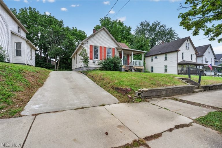 517 Brown Street, Akron, OH - Photo 3