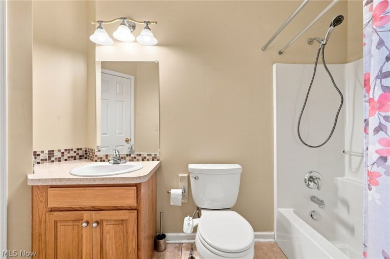 6797 Rolling Meadow Drive, Cleveland, OH - Photo 6