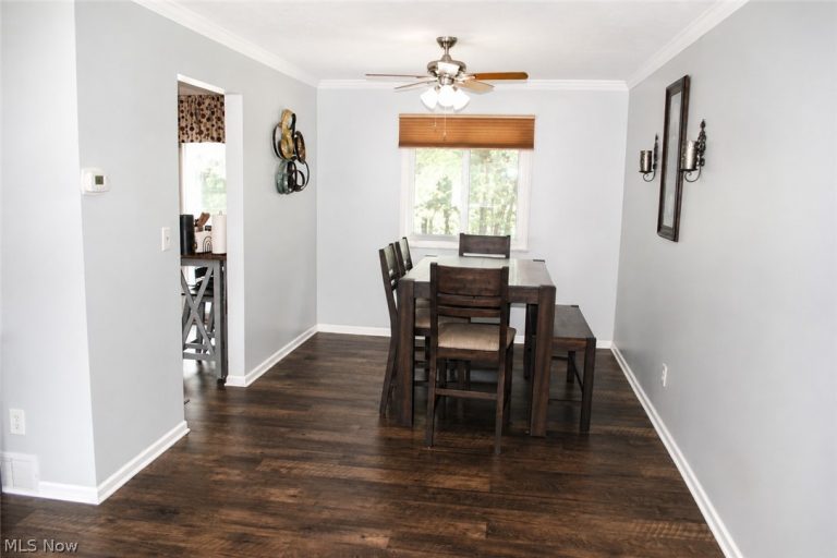 8920 Lakeview Circle, Parma, OH - Photo 8