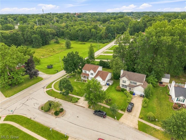 803 Collins Pond Drive, Ravenna, OH - Photo 4