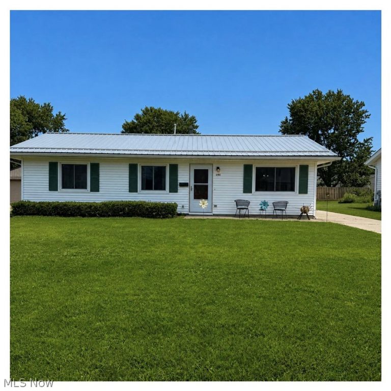 490 Myra Drive, Chardon, OH - Photo 2