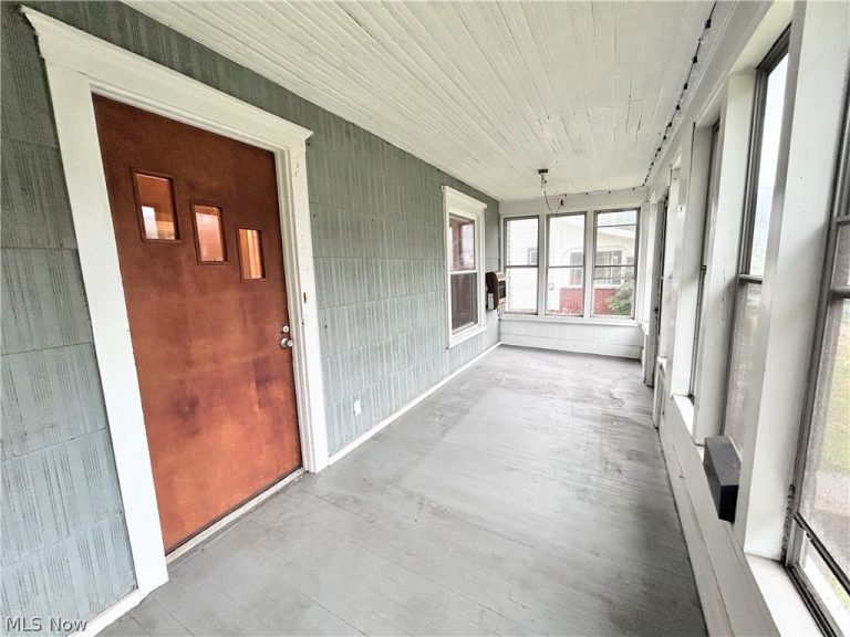 547 Maple Street, North Canton, OH - Photo 3