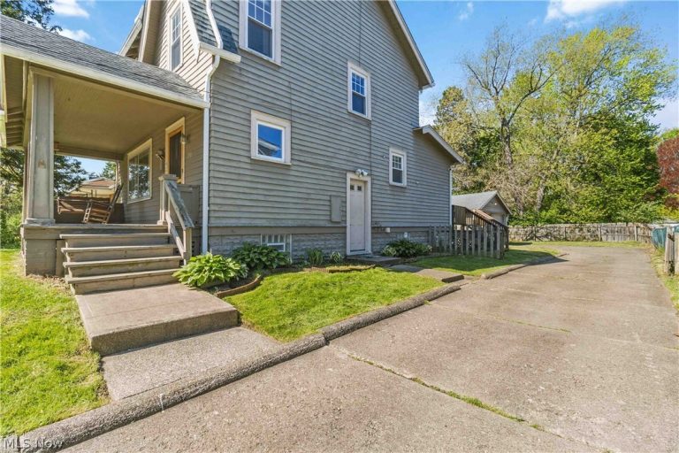 330 Hawkins Avenue, Akron, OH - Photo 4
