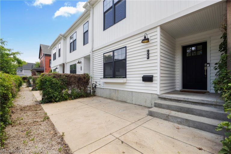 2059 34th Place, Cleveland, OH, 44113