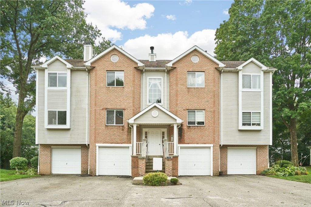 350 Village Pointe Drive #3, Akron, OH