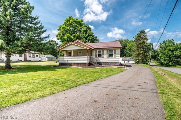 3804 Eigen Street, Youngstown, OH - Photo 2