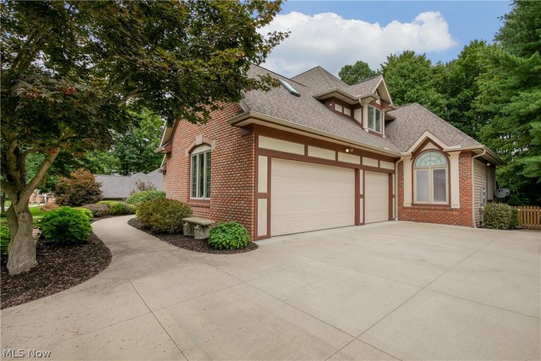 2665 Deer Ridge Run, Cuyahoga Falls, OH - Photo 4
