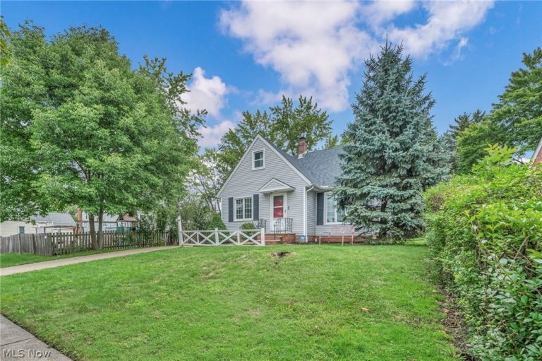 1369 Cranover Road, Lyndhurst, OH - Photo 4