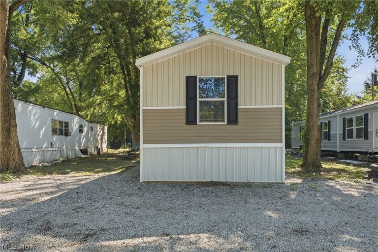 4516 Navarre Road #13, Canton, OH - Photo 2