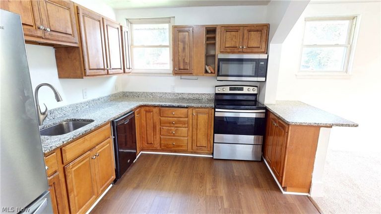 16702 Findlay Street, Chagrin Falls, OH - Photo 5