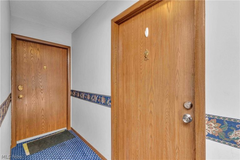 1633 Cedarwood Drive #320, Westlake, OH - Photo 3