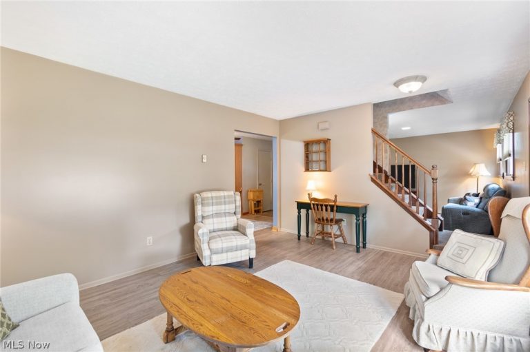 380 Naples Drive, Elyria, OH - Photo 6