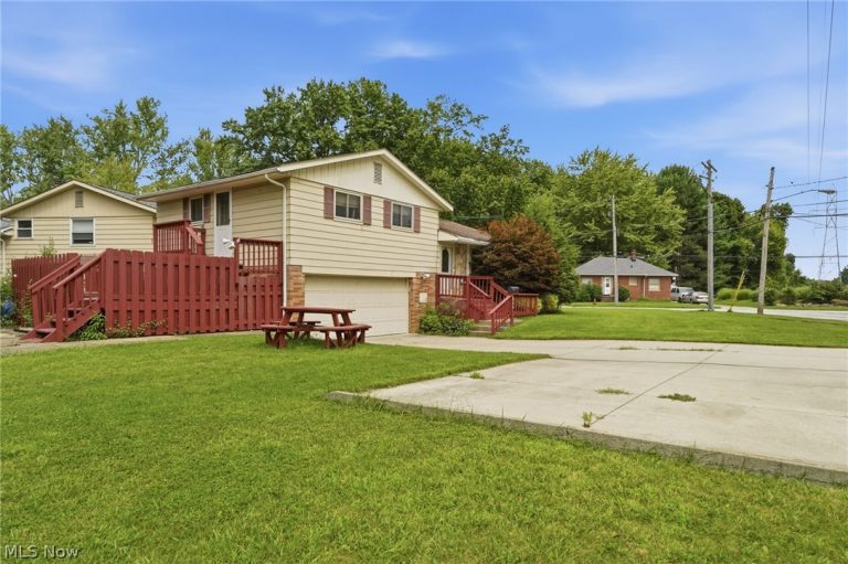 744 Edwards Drive, Berea, OH - Photo 3