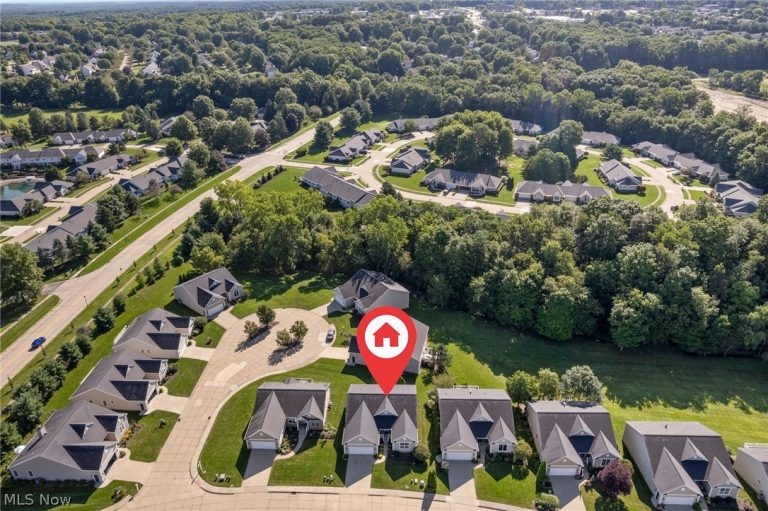 995 Flanders Drive, Wadsworth, OH - Photo 2