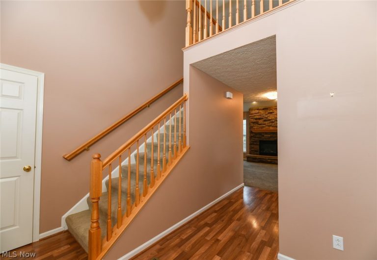 200 Weatherstone Court, Copley, OH - Photo 8