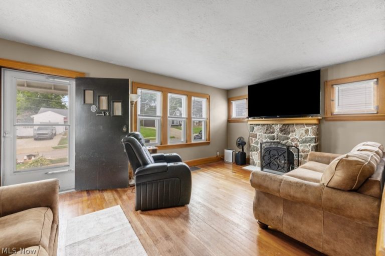 1392 Indianola Avenue, Akron, OH - Photo 3