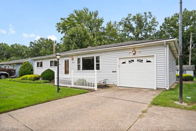 2502 Eastlawn Street, Lorain, OH - Photo 2