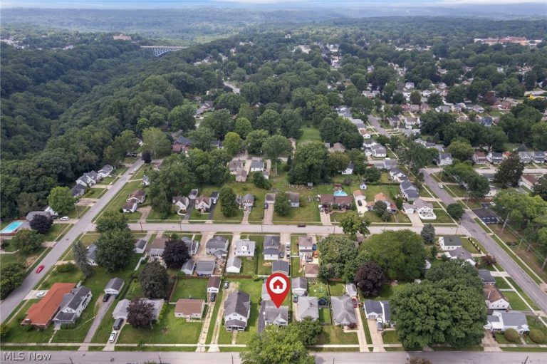 1556 Campbell Street, Cuyahoga Falls, OH - Photo 2