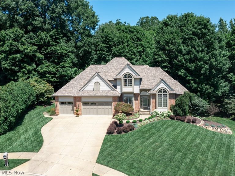 2039 Bent Creek Trail, Cuyahoga Falls, OH - Photo 2