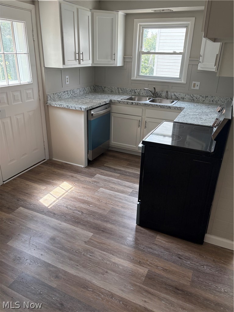 818 Saxon Avenue, Akron, OH - Photo 2