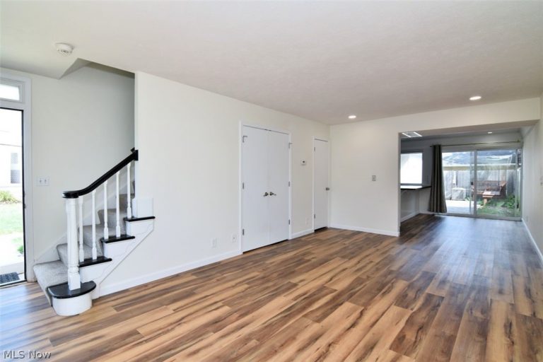 5700 York Drive, Lyndhurst, OH - Photo 6