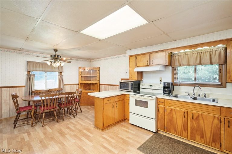 1121 Eastwood Avenue, Tallmadge, OH - Photo 8